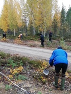 Tienpiennar, kuokka ja Eero.