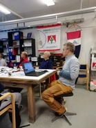 Ratamestarit ja valvojat koolla. Pasi jakaa viimeisintä tietoa ratasuunnitteluun liittyen.