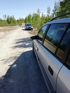 Höh! Venlojen starttiin tunti ja ketä vielä kilpailukeskuksessa? No, pääratamestari ja kilp. johtaja. Nyt äkkiä kotikatsomoon!