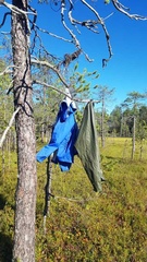 Välillä sadekamppeetkin sai laittaa kuivumaan.