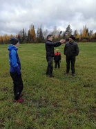 Sitten tutkittiin parkkipeltoa maanomistajan kanssa ja hyväksi, kovaksi todettiin.