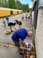 Leimasimet järjestykseen ja pian maastoon. Noin 400 niitä on ja tarkkana saa olla!