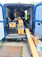 Toimisto siirtyy Kainuun liikunnalta KAO:lle Kuhmoon. Minna ja Antti roudaavat.